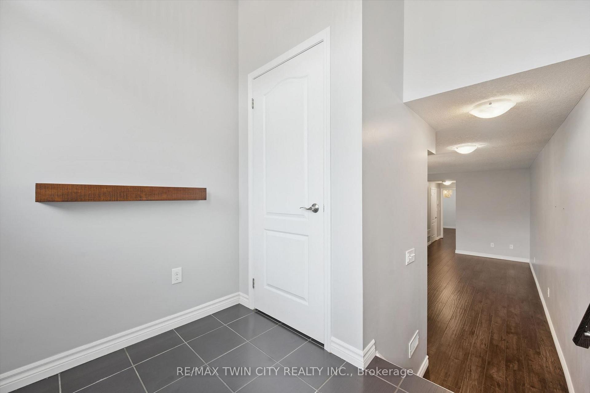 Photo 4 of Unit 33D, 931 Glasgow Street, Kitchener, Highland West — HOMEH