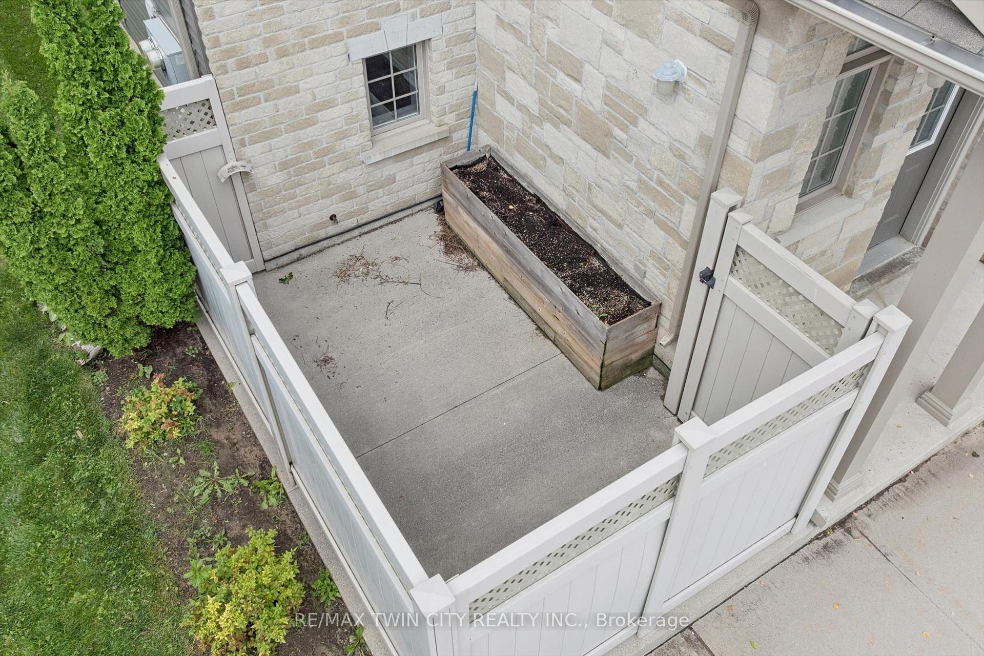 Photo 19 of Unit 33D, 931 Glasgow Street, Kitchener, Highland West — HOMEH