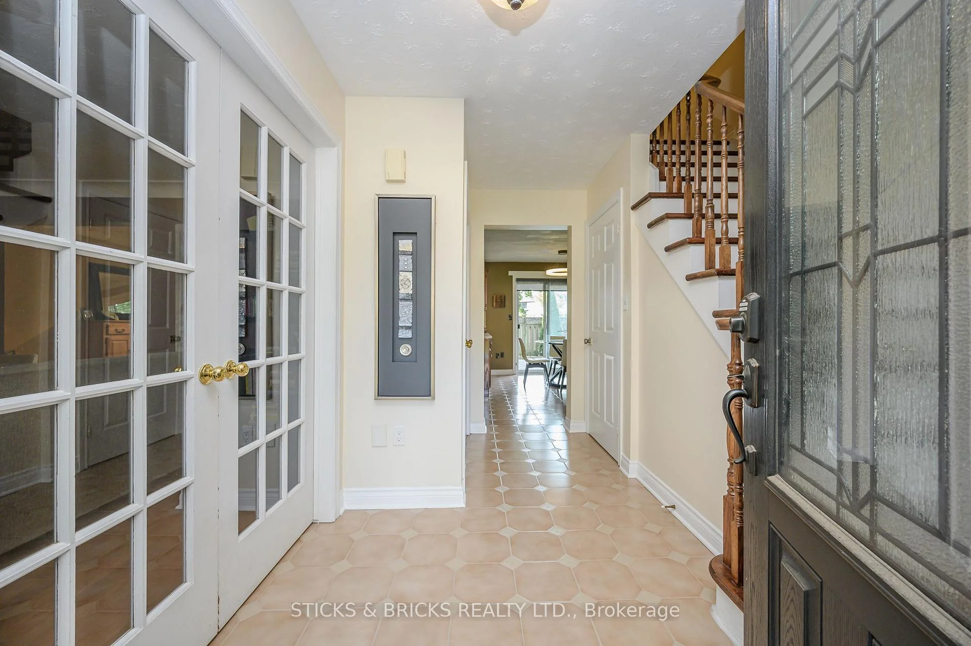 Photo 6 of 7102 Burbank Crescent, Niagara Falls, Stamford — HOMEH