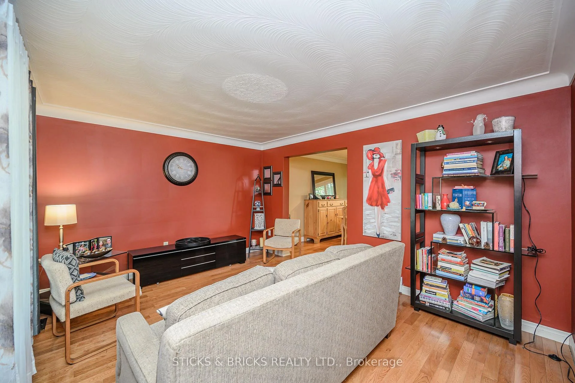 Photo 9 of 7102 Burbank Crescent, Niagara Falls, Stamford — HOMEH