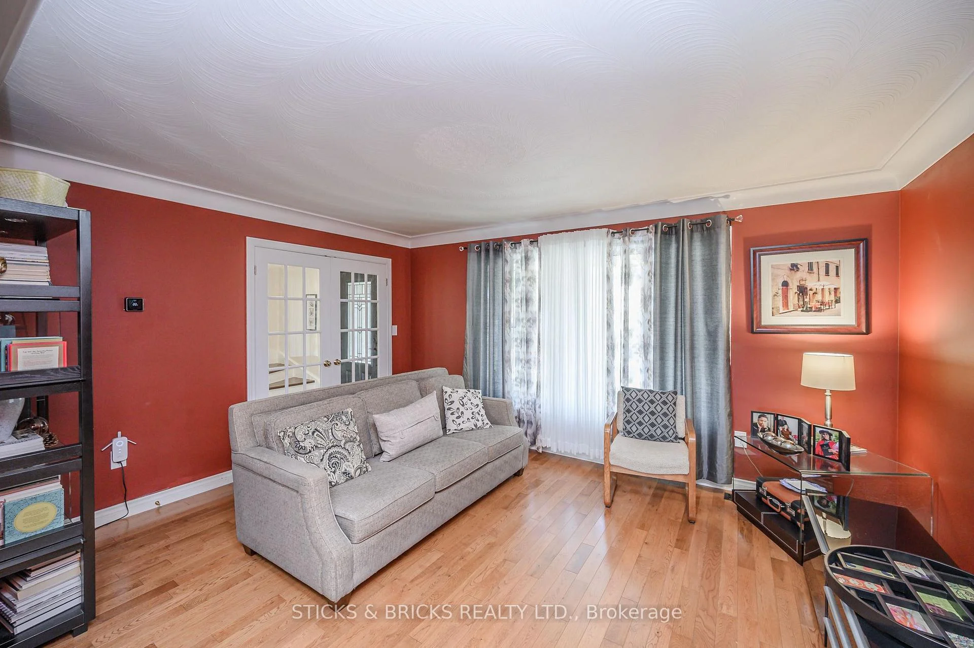 Photo 11 of 7102 Burbank Crescent, Niagara Falls, Stamford — HOMEH