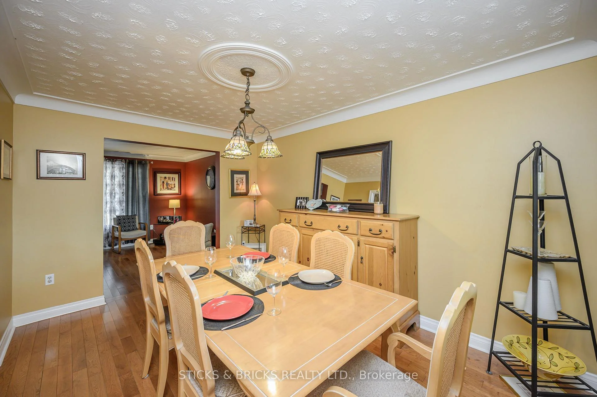 Photo 13 of 7102 Burbank Crescent, Niagara Falls, Stamford — HOMEH