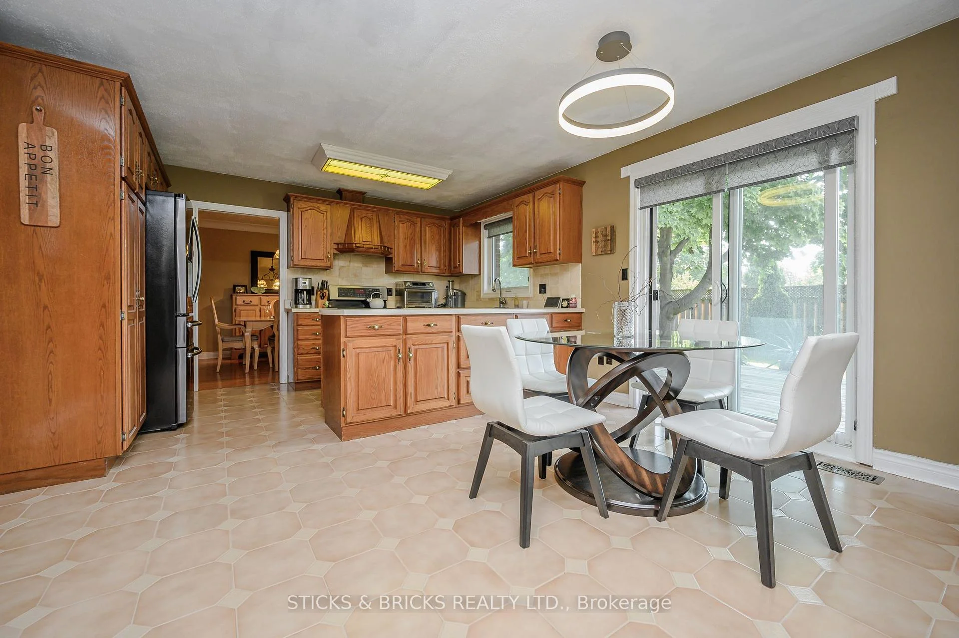 Photo 15 of 7102 Burbank Crescent, Niagara Falls, Stamford — HOMEH