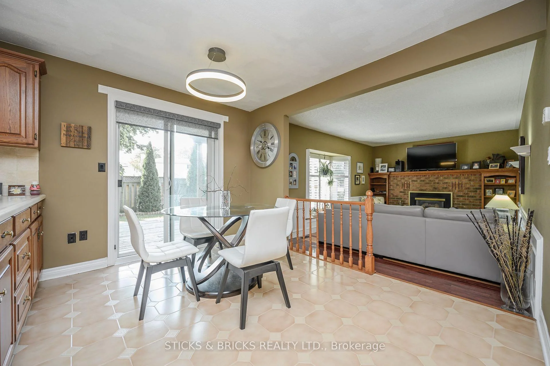 Photo 17 of 7102 Burbank Crescent, Niagara Falls, Stamford — HOMEH