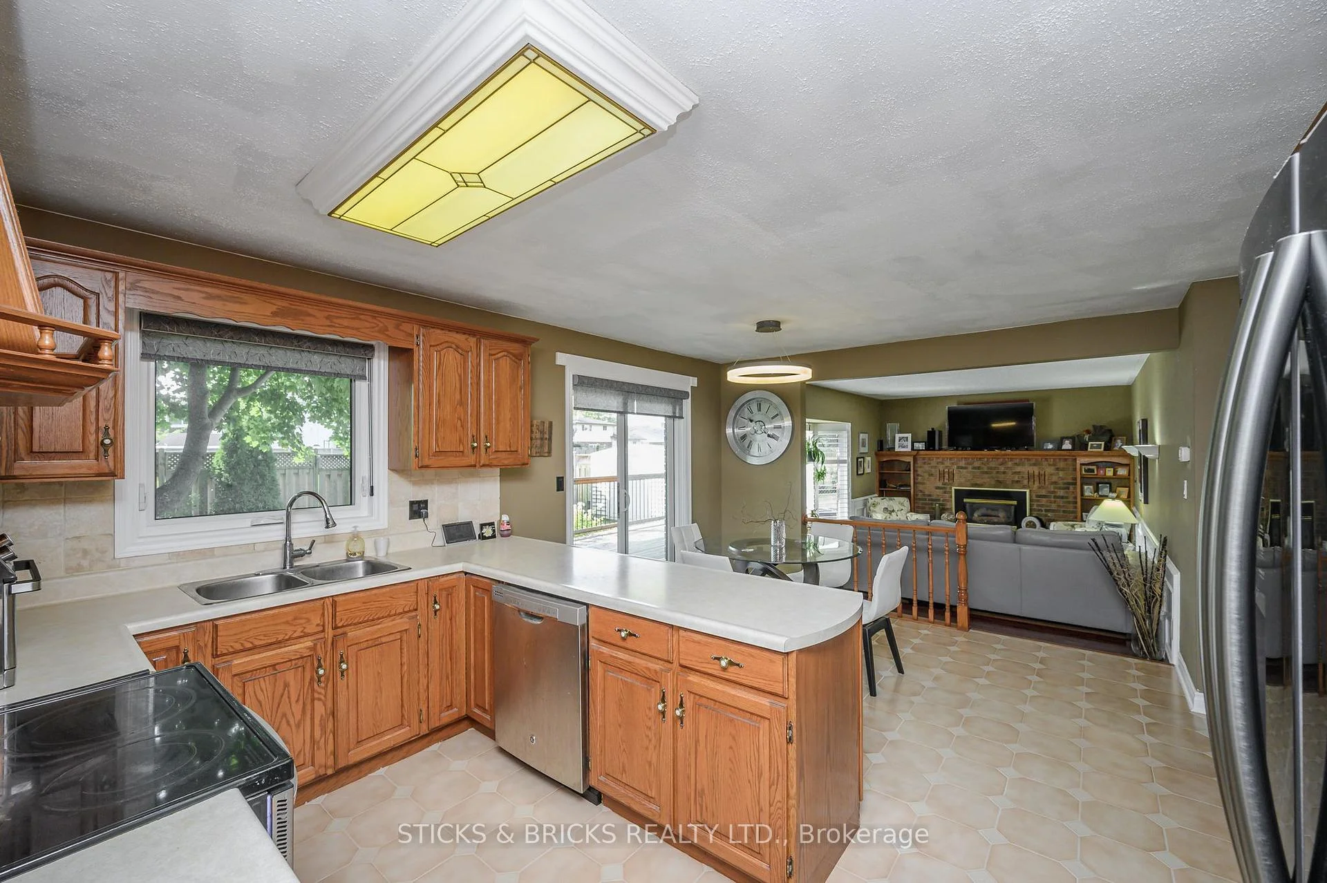 Photo 21 of 7102 Burbank Crescent, Niagara Falls, Stamford — HOMEH