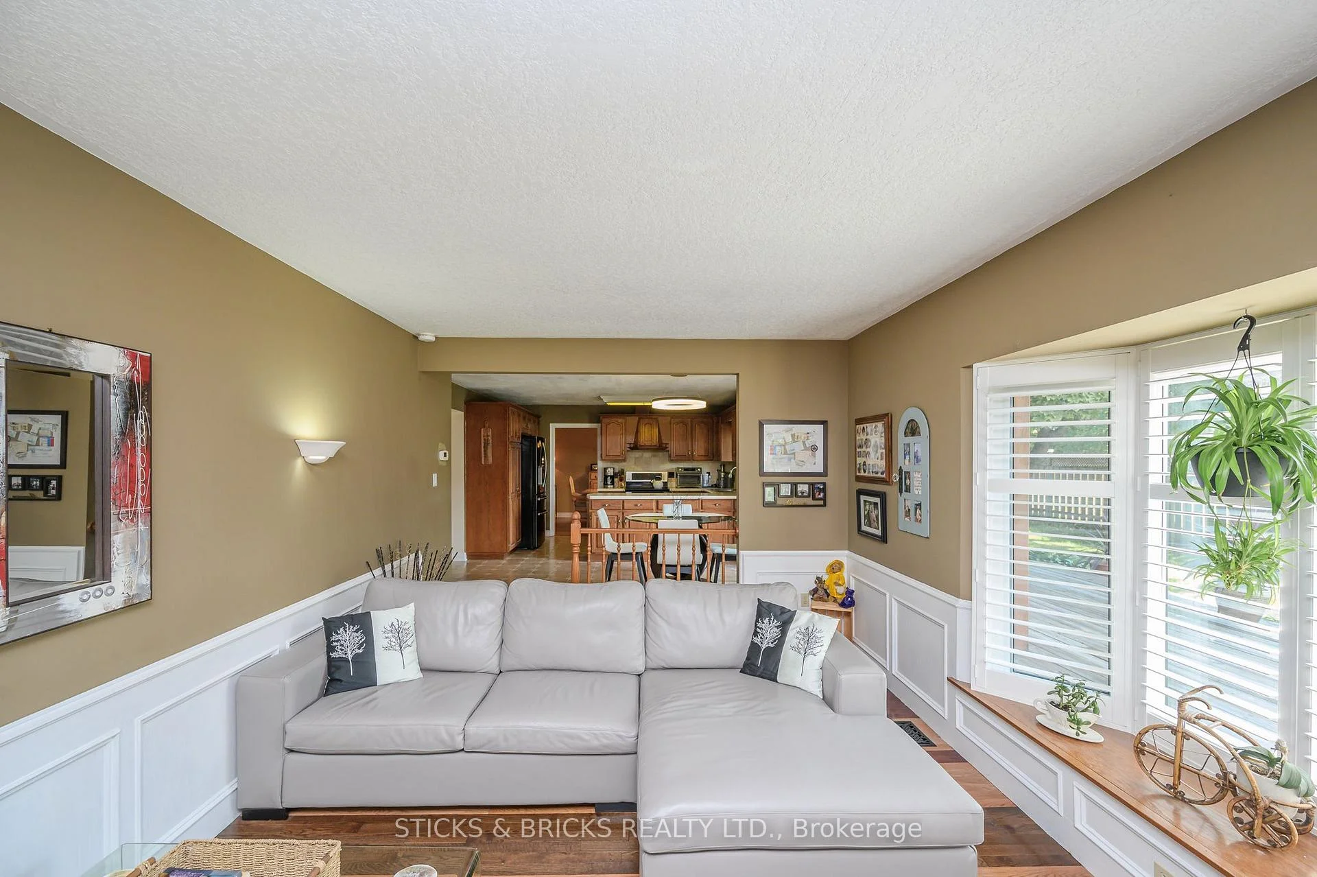 Photo 25 of 7102 Burbank Crescent, Niagara Falls, Stamford — HOMEH