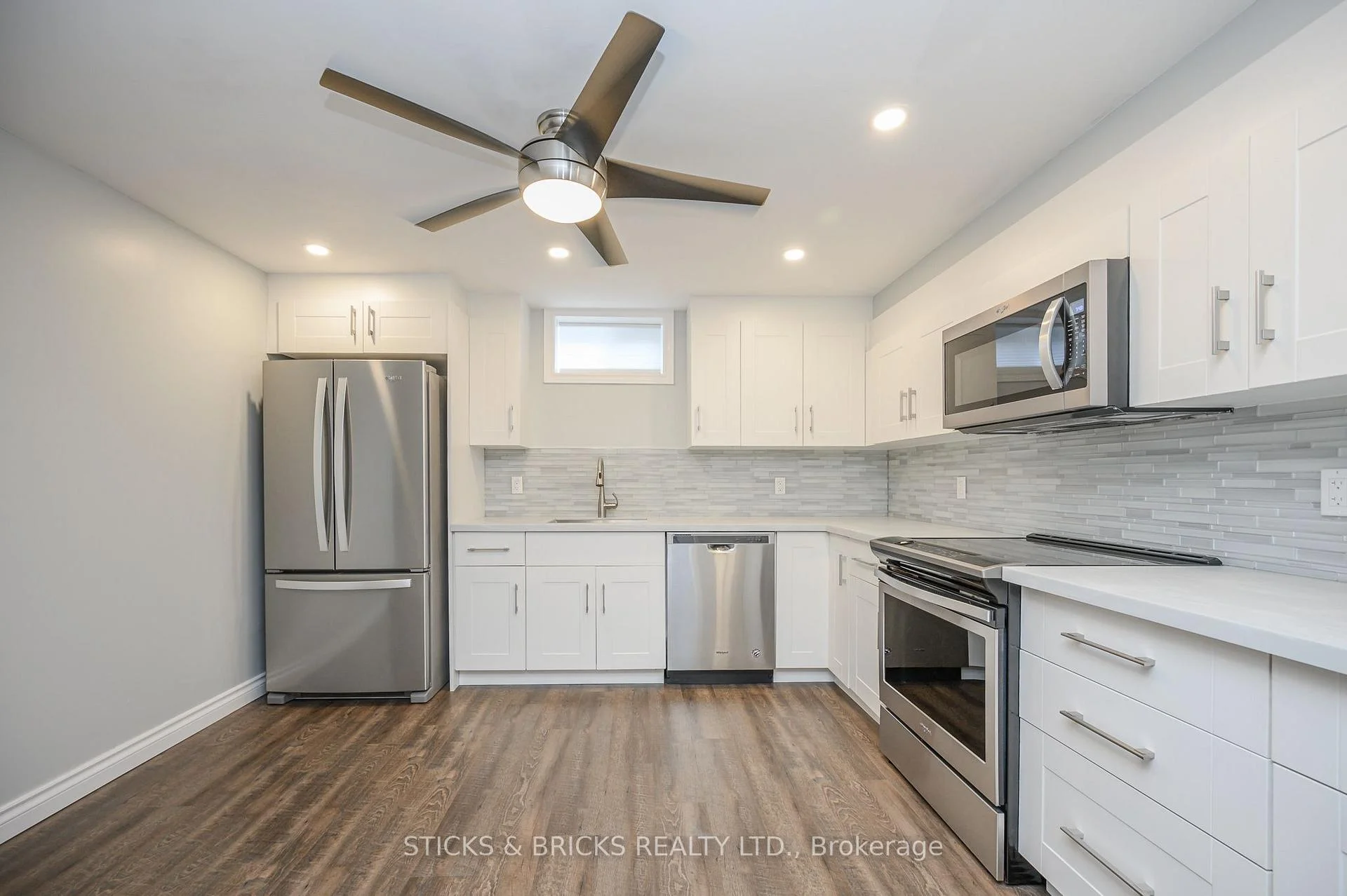 Photo 34 of 7102 Burbank Crescent, Niagara Falls, Stamford — HOMEH