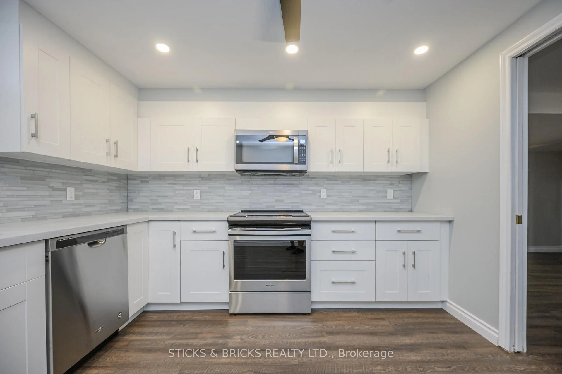 Photo 36 of 7102 Burbank Crescent, Niagara Falls, Stamford — HOMEH