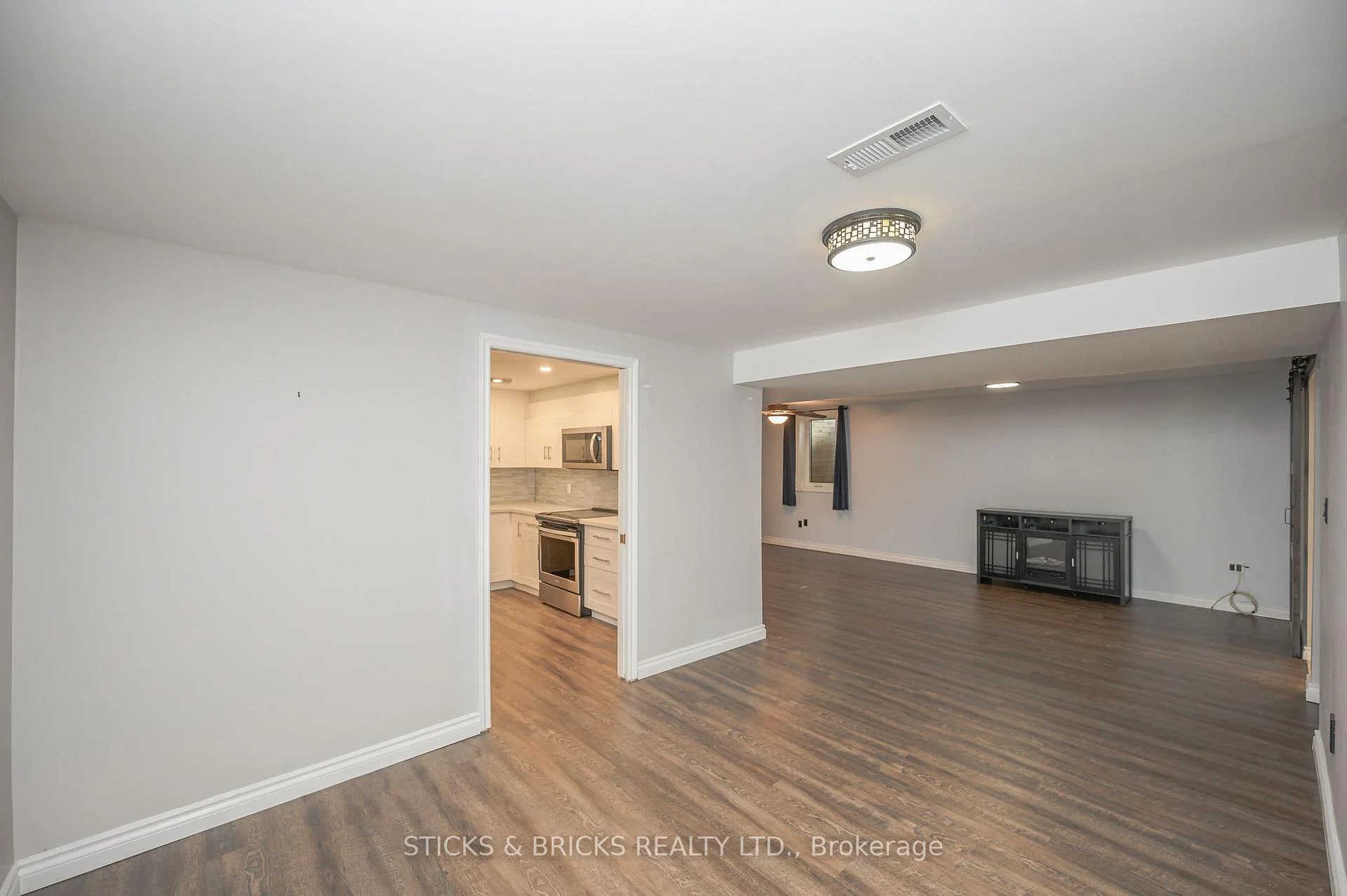 Photo 37 of 7102 Burbank Crescent, Niagara Falls, Stamford — HOMEH