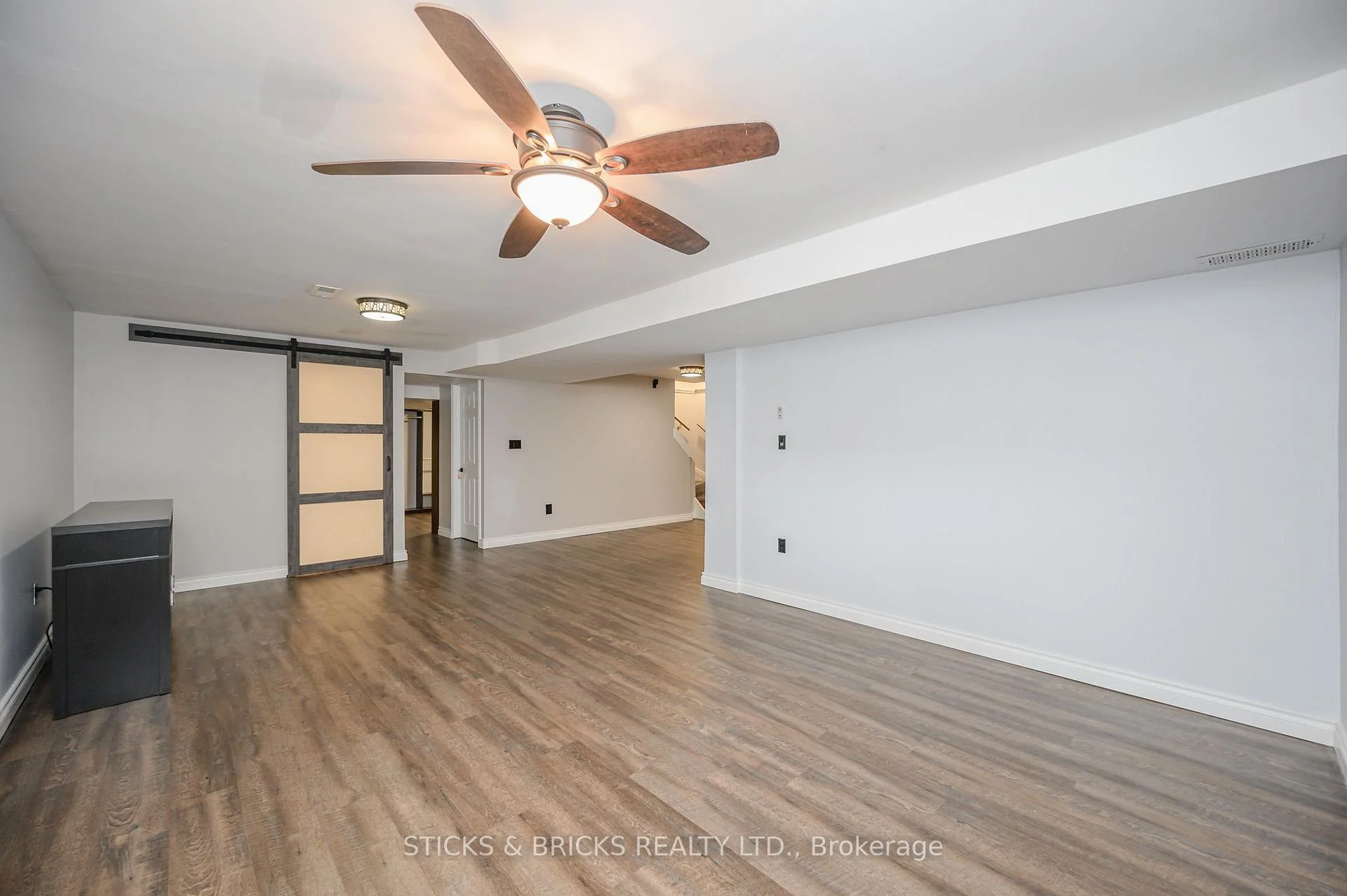 Photo 39 of 7102 Burbank Crescent, Niagara Falls, Stamford — HOMEH