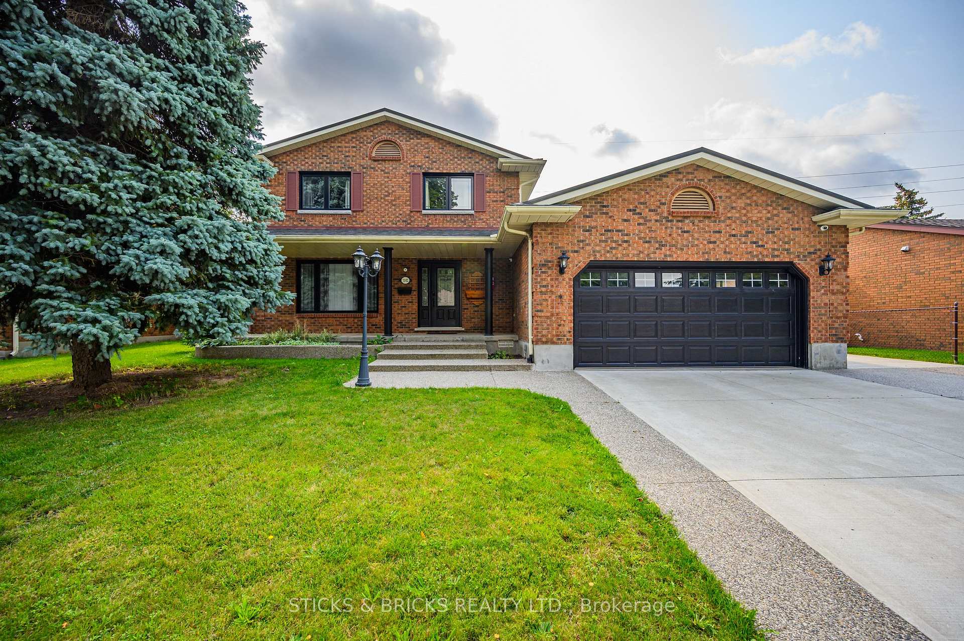 Photo 2 of 7102 Burbank Crescent, Niagara Falls, Stamford — HOMEH
