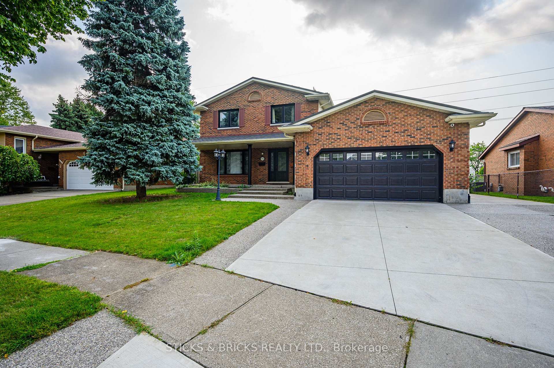 Photo 4 of 7102 Burbank Crescent, Niagara Falls, Stamford — HOMEH
