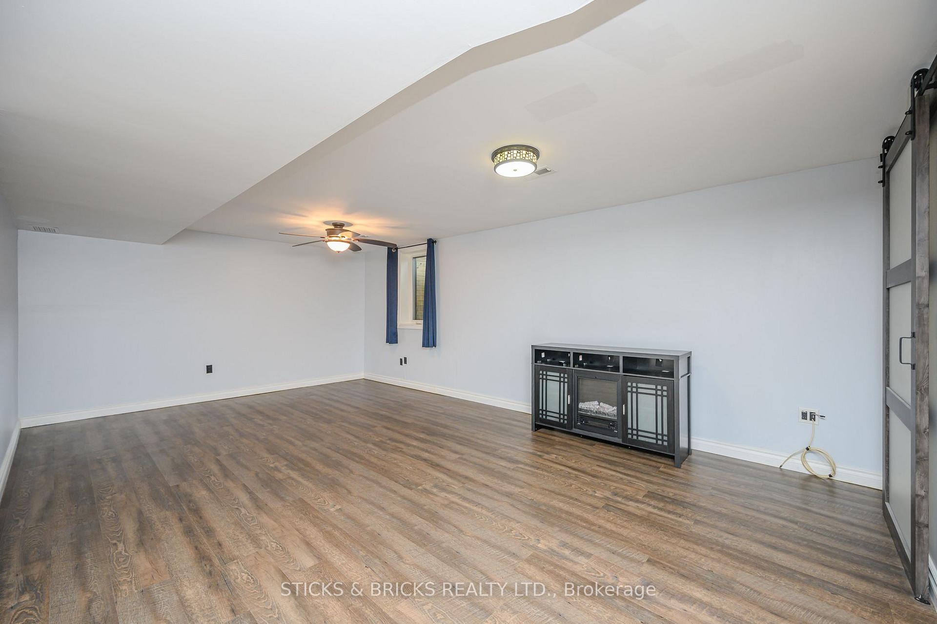 Photo 42 of 7102 Burbank Crescent, Niagara Falls, Stamford — HOMEH