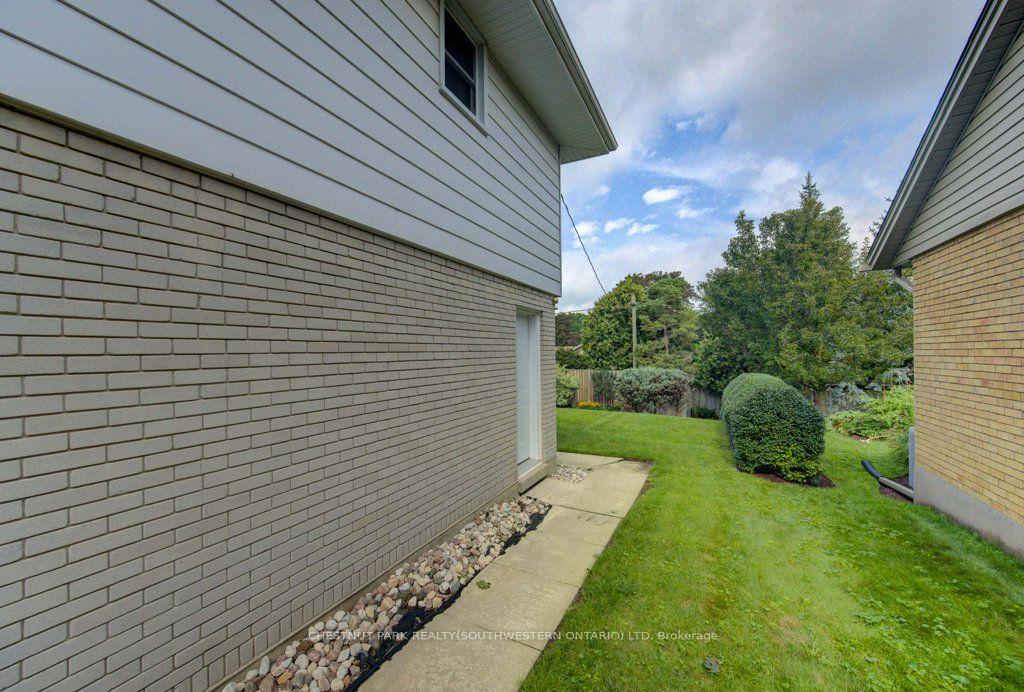 Photo 6 of 204 Stanley Drive, Waterloo, Uptown West — HOMEH