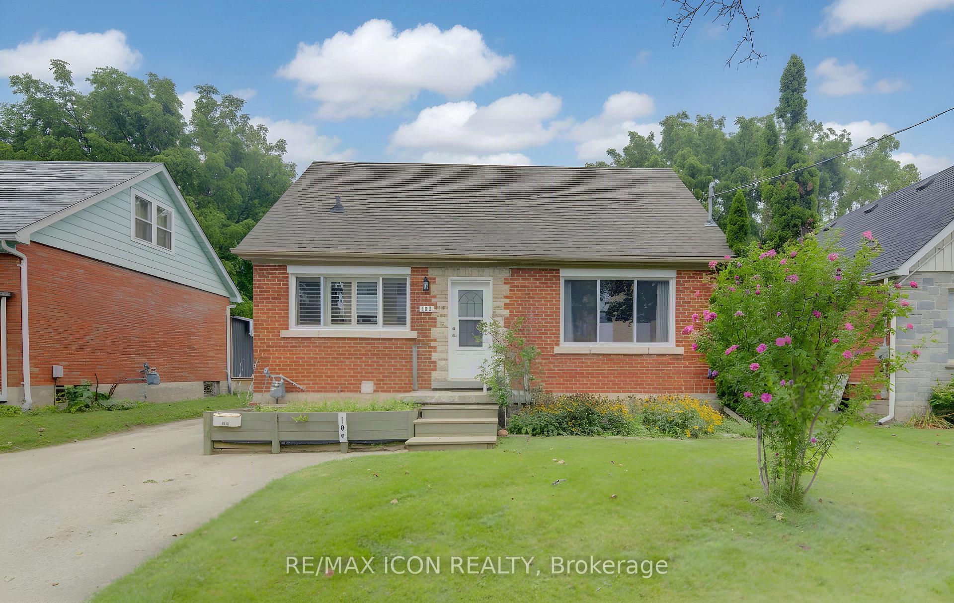 Photo of 104 Mausser Avenue