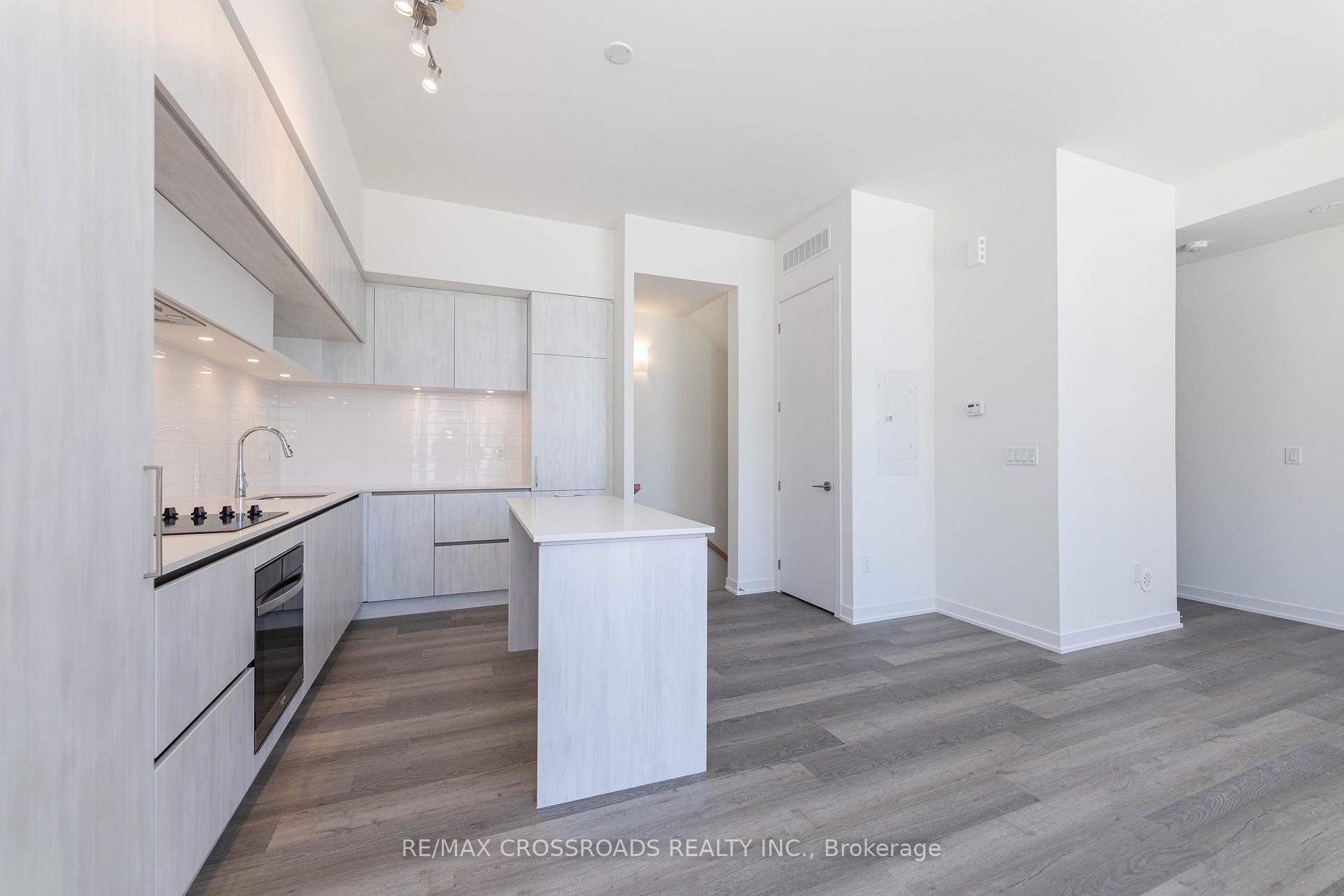 Photo 6 of Unit 1503, 11 David Eyer Road, Richmond Hill, Rural Richmond Hill — HOMEH