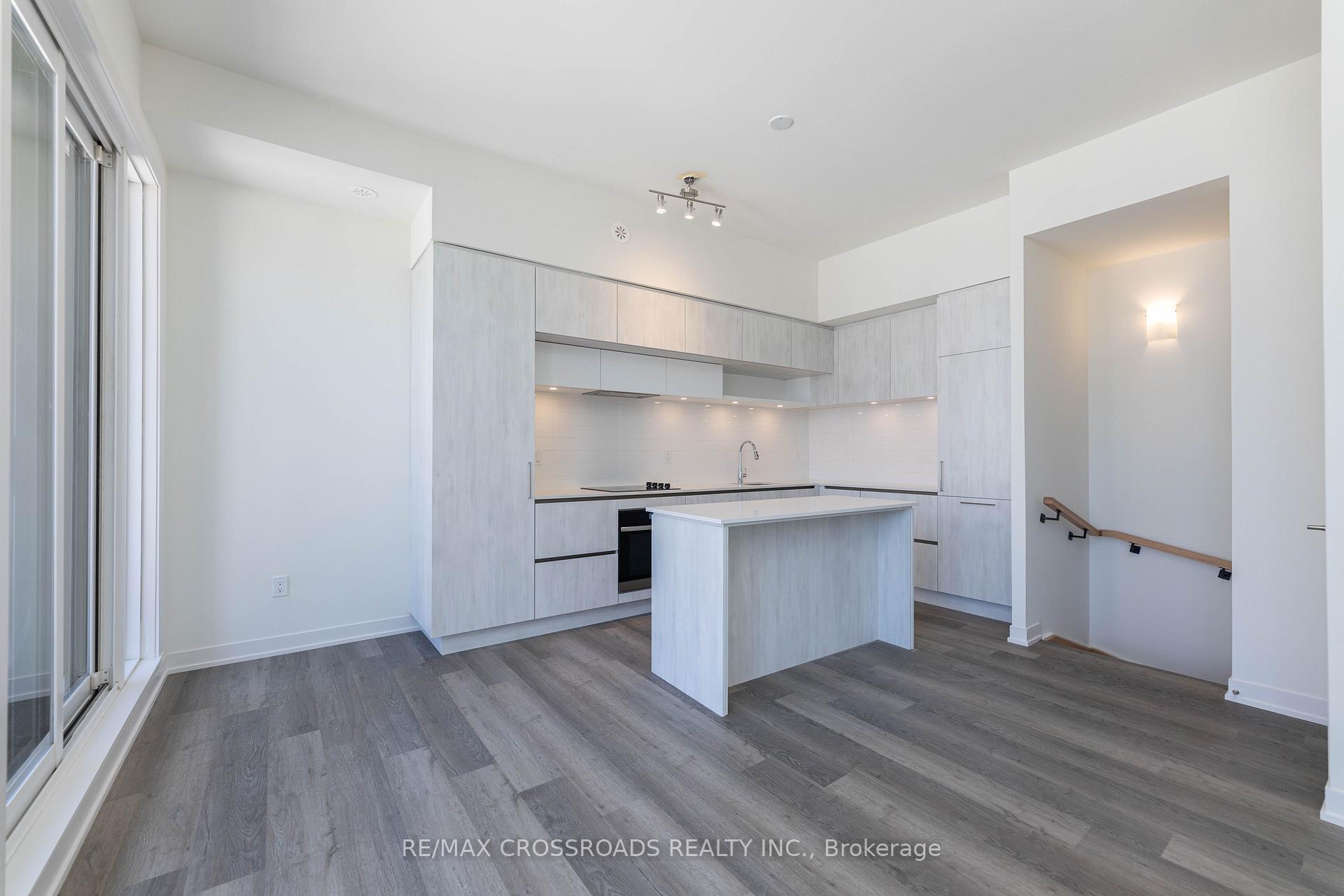 Photo 7 of Unit 1503, 11 David Eyer Road, Richmond Hill, Rural Richmond Hill — HOMEH