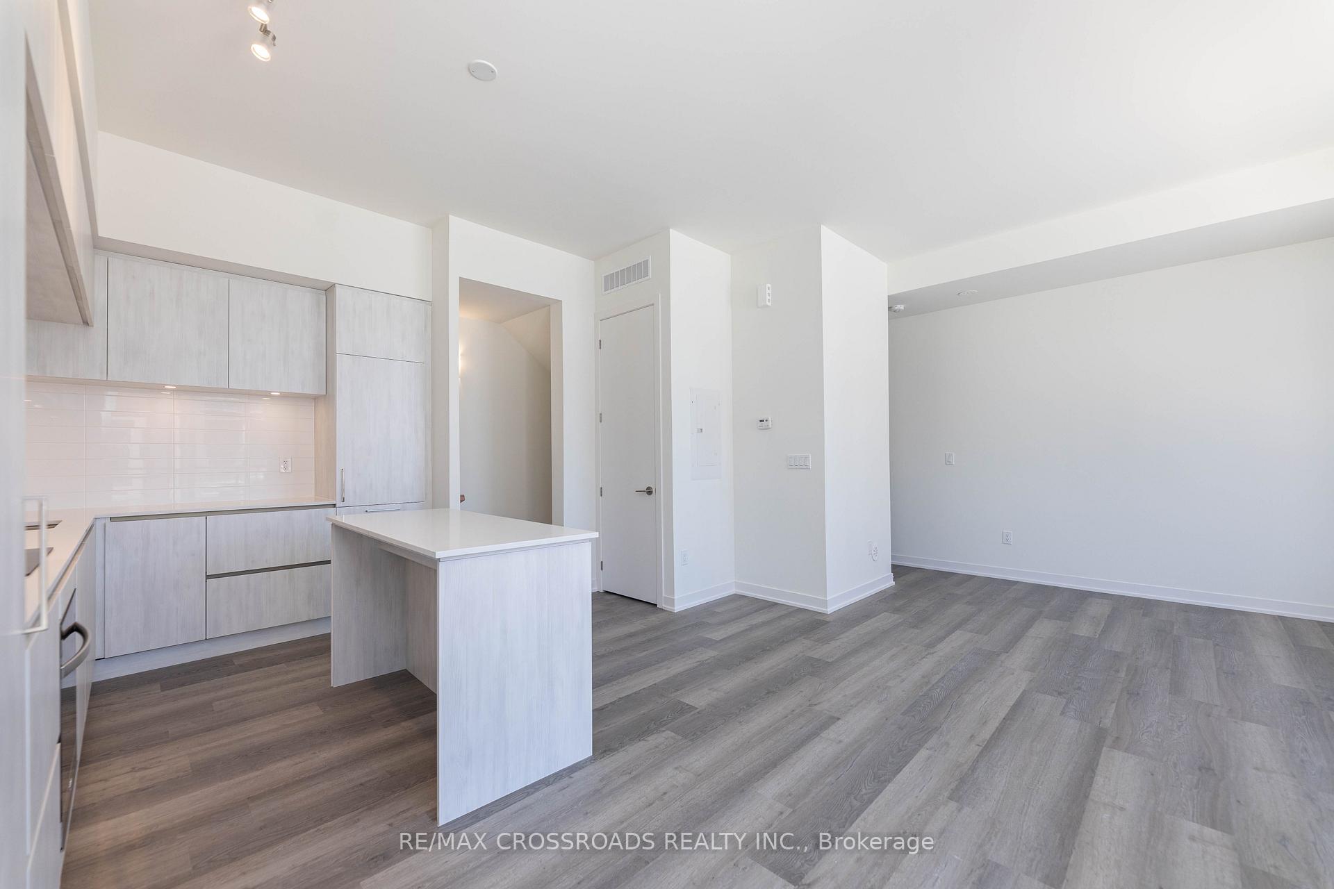 Photo 8 of Unit 1503, 11 David Eyer Road, Richmond Hill, Rural Richmond Hill — HOMEH