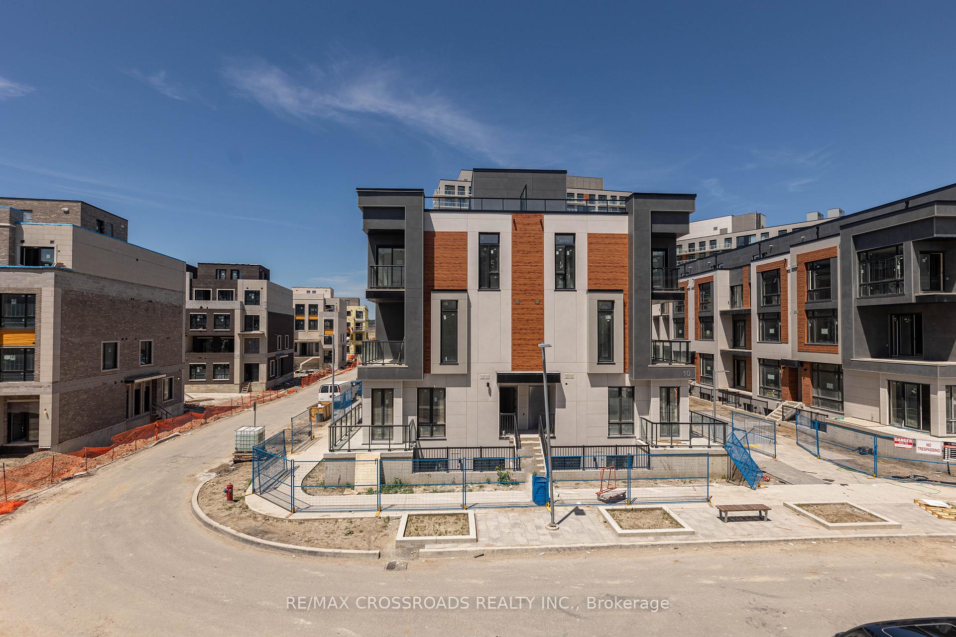 Photo 13 of Unit 1503, 11 David Eyer Road, Richmond Hill, Rural Richmond Hill — HOMEH