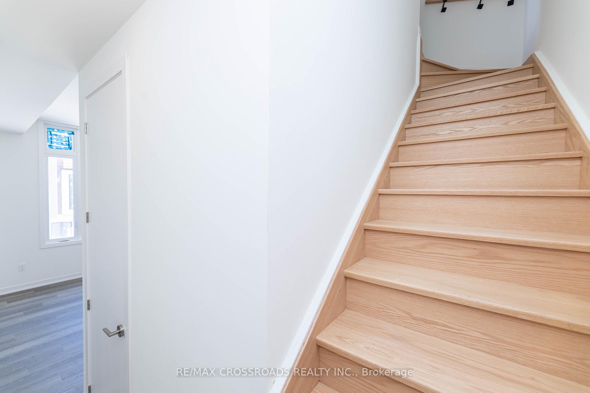Photo 15 of Unit 1503, 11 David Eyer Road, Richmond Hill, Rural Richmond Hill — HOMEH