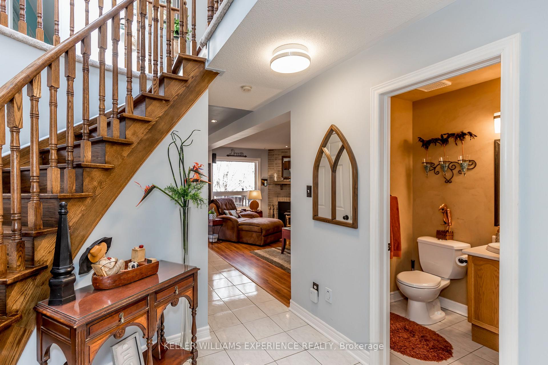 Photo 3 of 38 Bishop Drive, Barrie, Ardagh — HOMEH