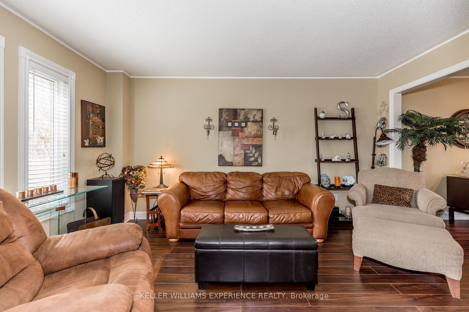 Photo 5 of 38 Bishop Drive, Barrie, Ardagh — HOMEH