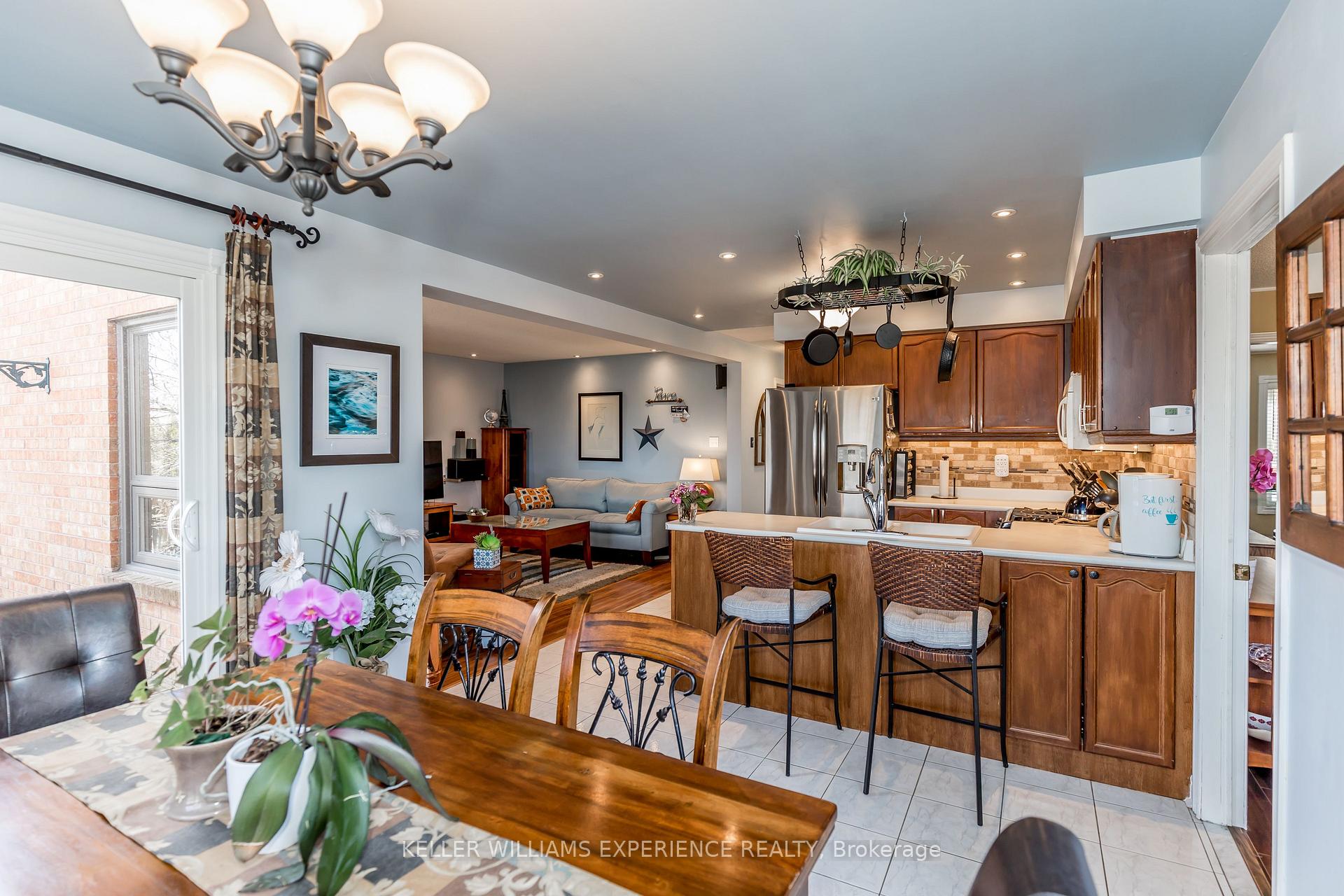 Photo 9 of 38 Bishop Drive, Barrie, Ardagh — HOMEH