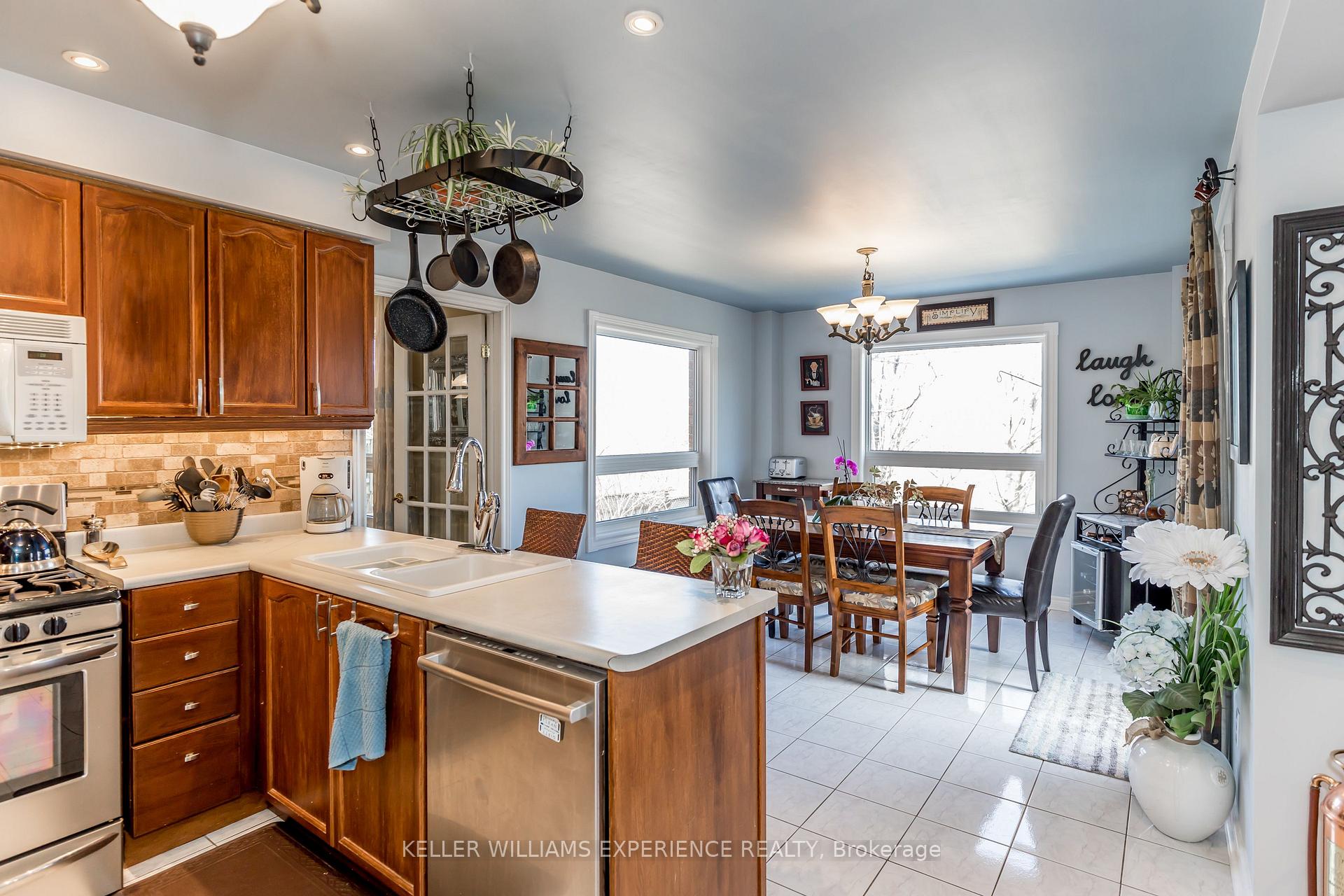 Photo 10 of 38 Bishop Drive, Barrie, Ardagh — HOMEH