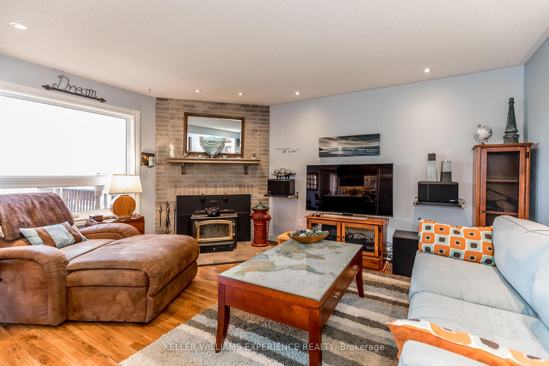 Photo 12 of 38 Bishop Drive, Barrie, Ardagh — HOMEH