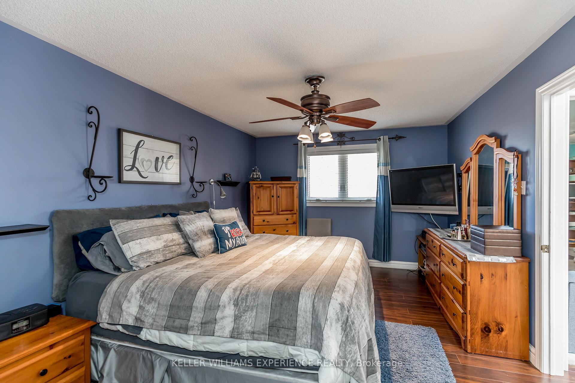 Photo 18 of 38 Bishop Drive, Barrie, Ardagh — HOMEH