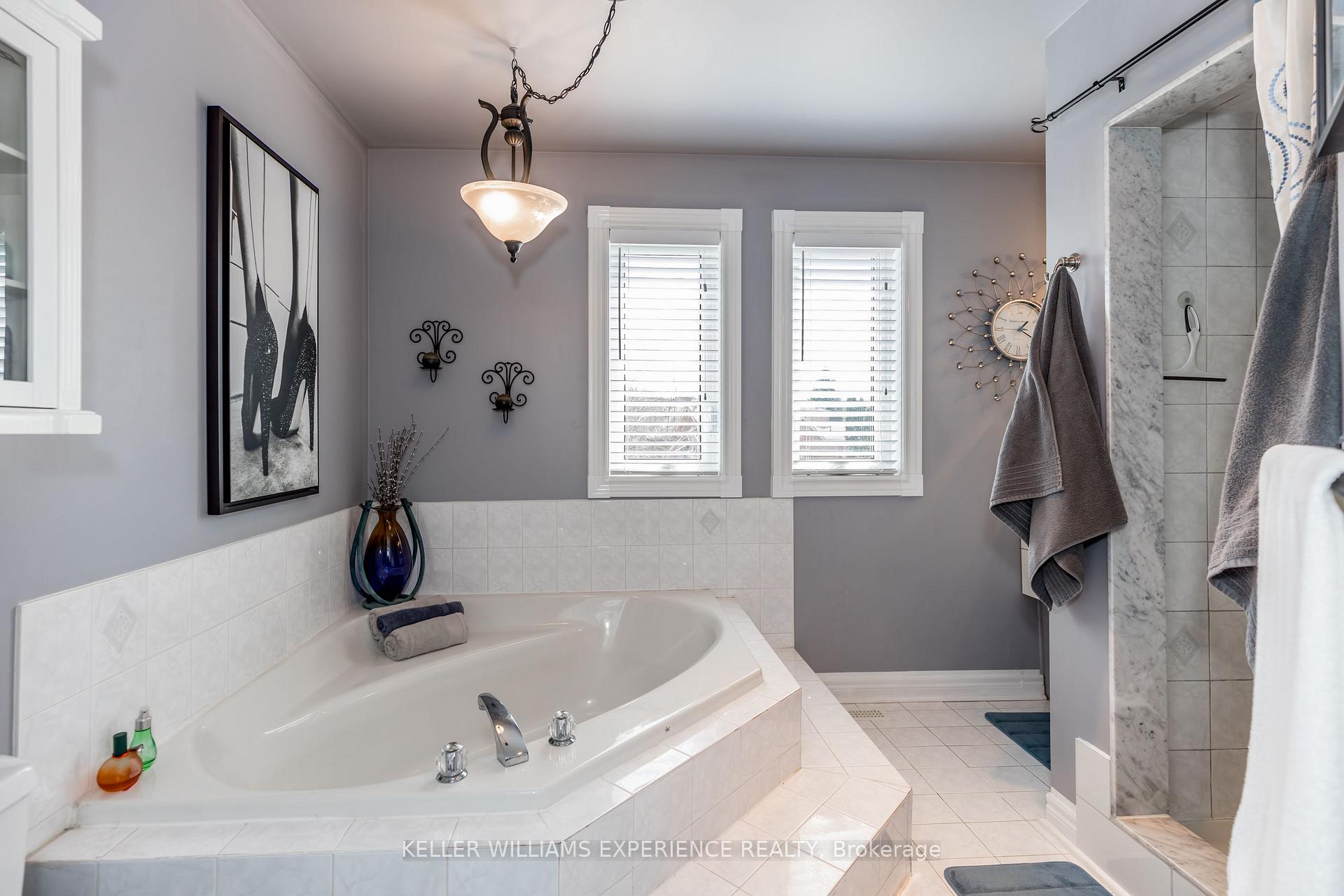 Photo 20 of 38 Bishop Drive, Barrie, Ardagh — HOMEH