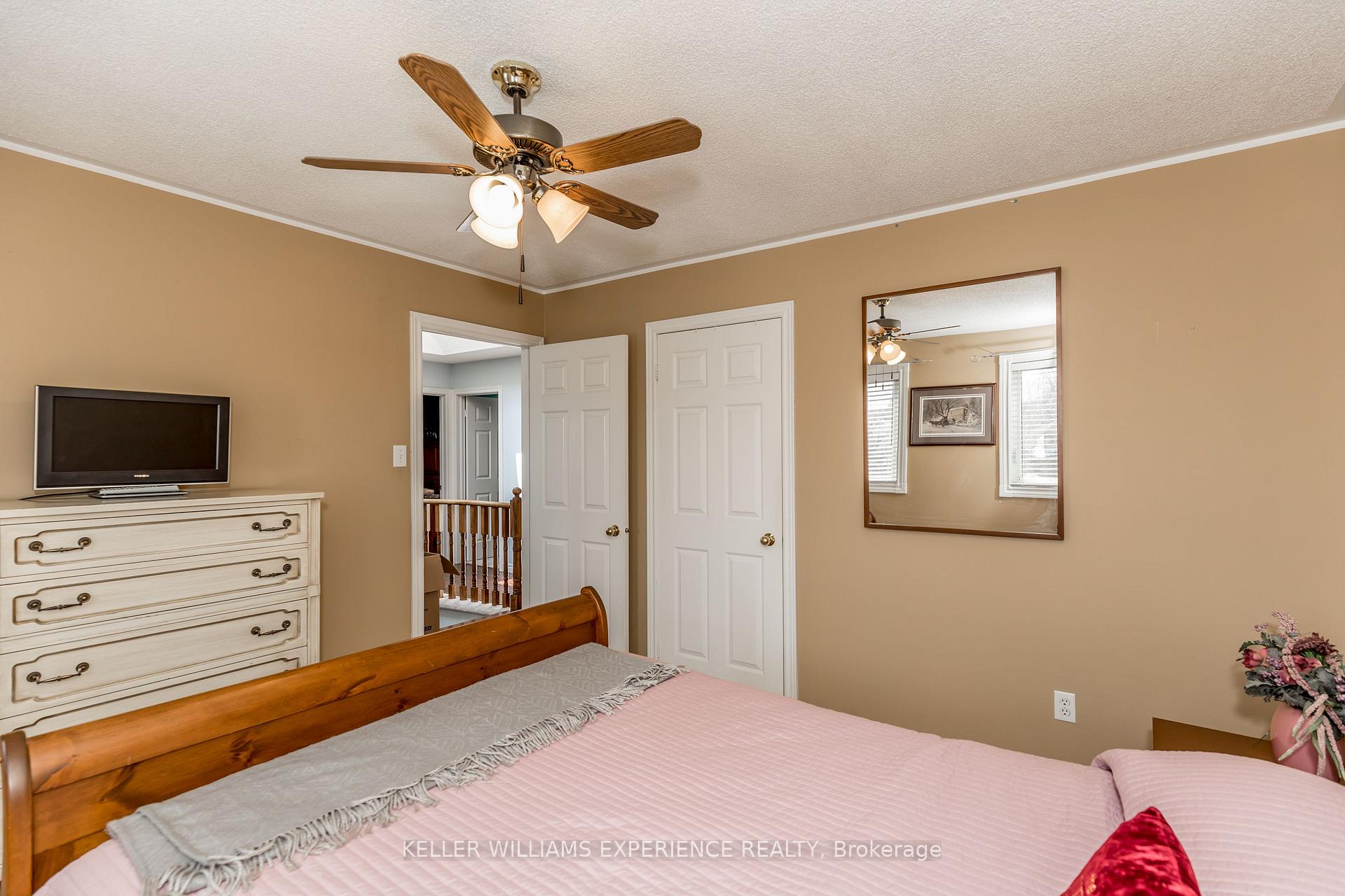 Photo 24 of 38 Bishop Drive, Barrie, Ardagh — HOMEH