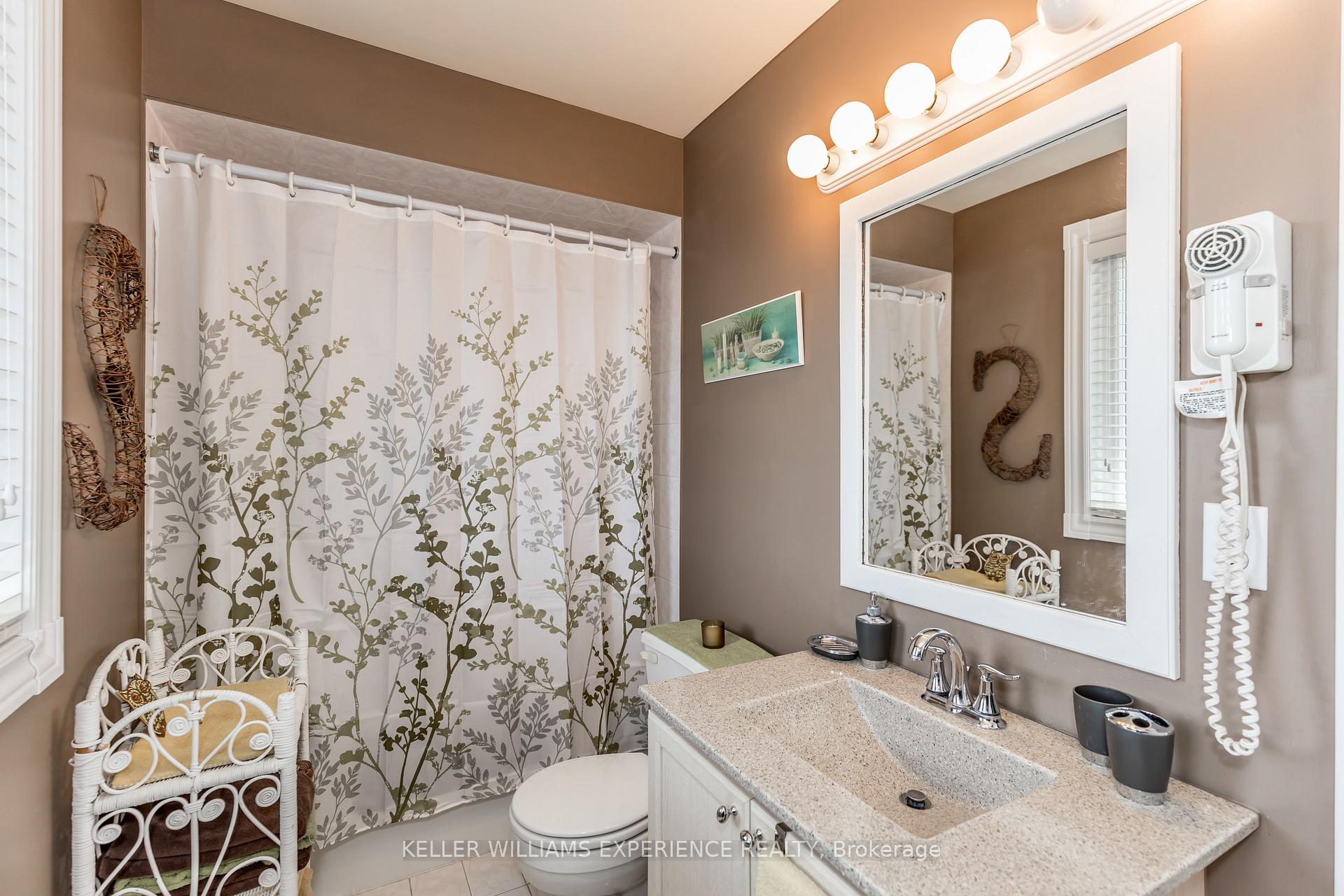 Photo 25 of 38 Bishop Drive, Barrie, Ardagh — HOMEH