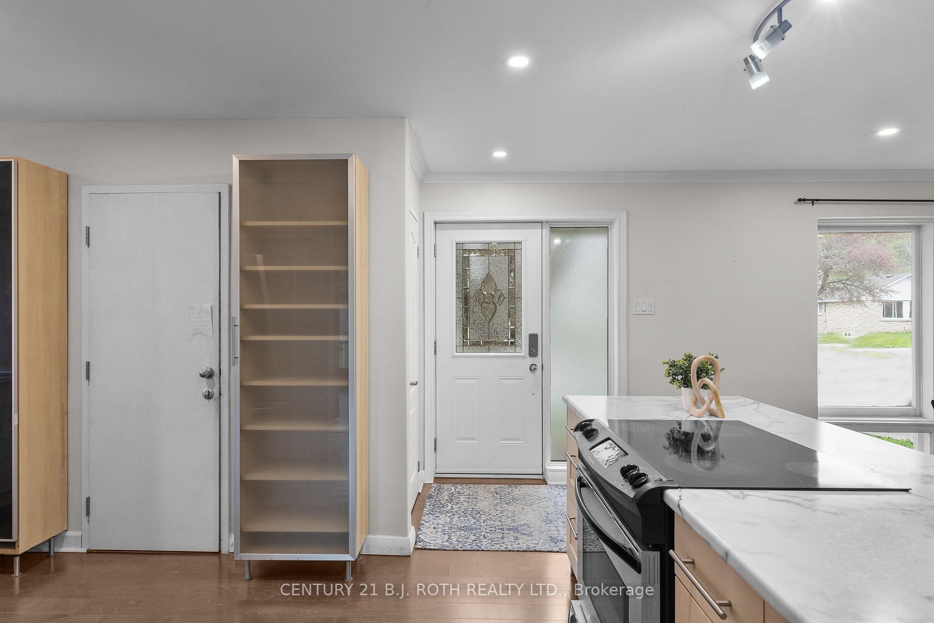 Photo 2 of Unit Main Level, 243 Wellington Street E, Barrie, City Centre — HOMEH