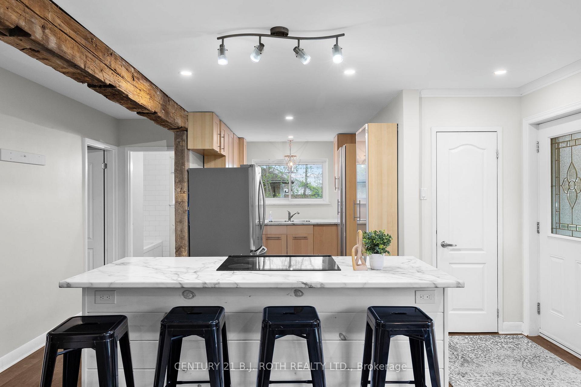 Photo 3 of Unit Main Level, 243 Wellington Street E, Barrie, City Centre — HOMEH