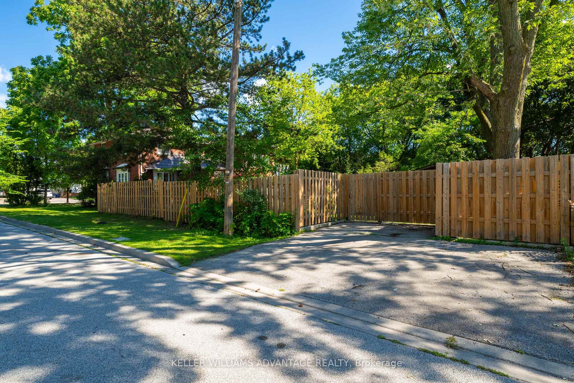 Photo 2 of 108 Roseview Avenue, Richmond Hill, Crosby — HOMEH