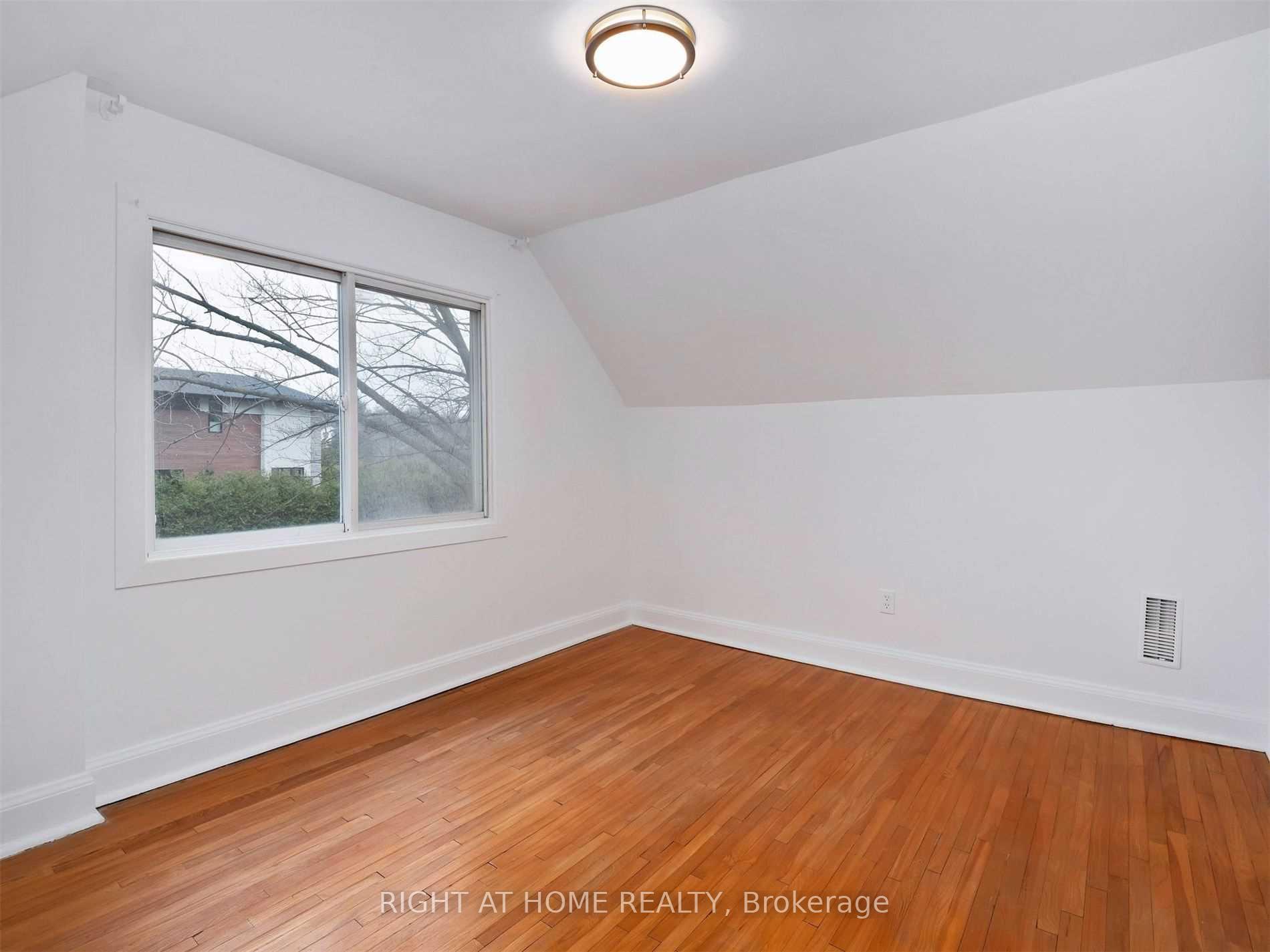 Photo 17 of 1089 Truman Avenue, Oakville, College Park — HOMEH