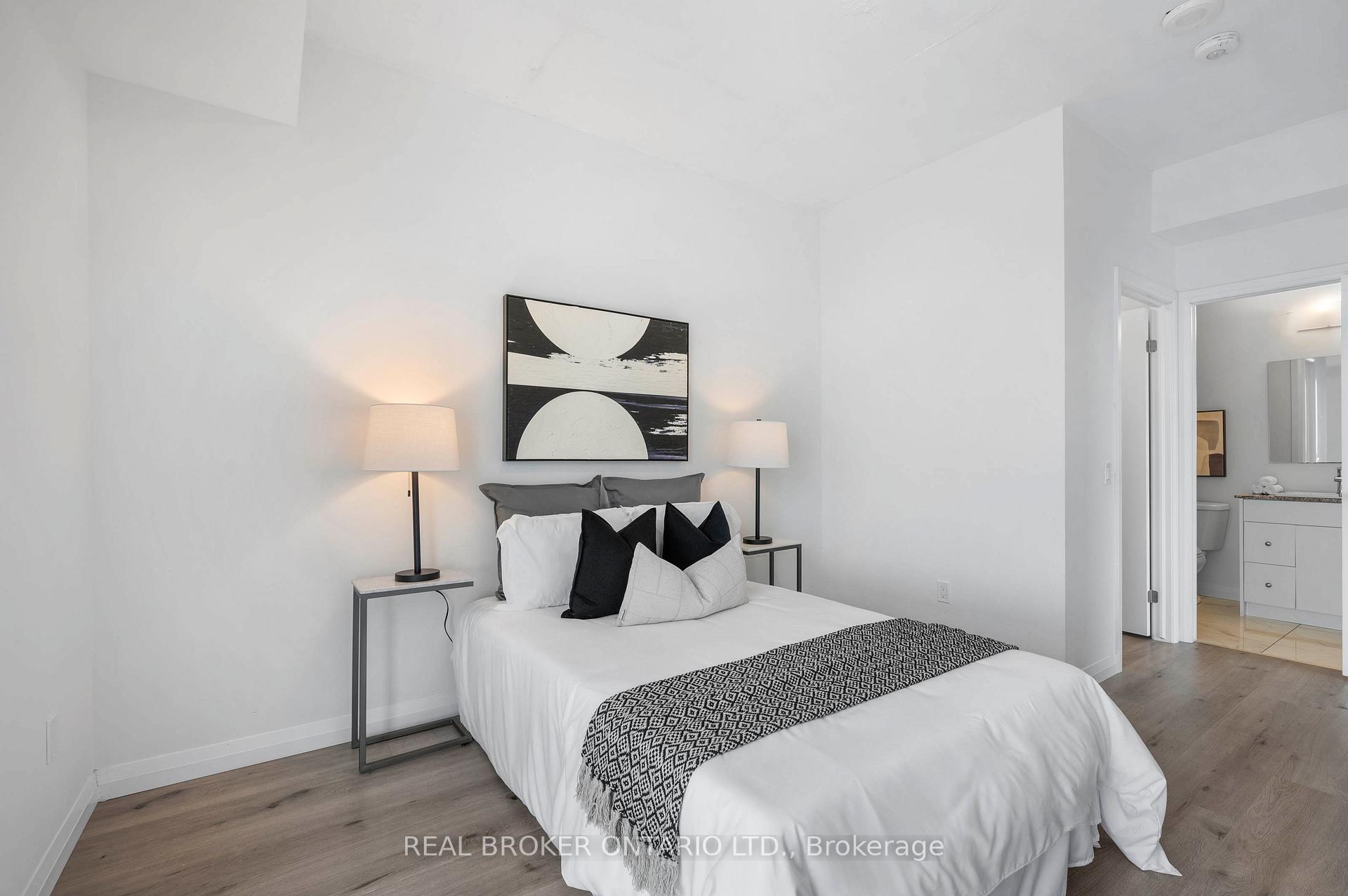 Photo 11 of Unit 1005, 60 Charles Street W, Kitchener, City Commercial Core — HOMEH