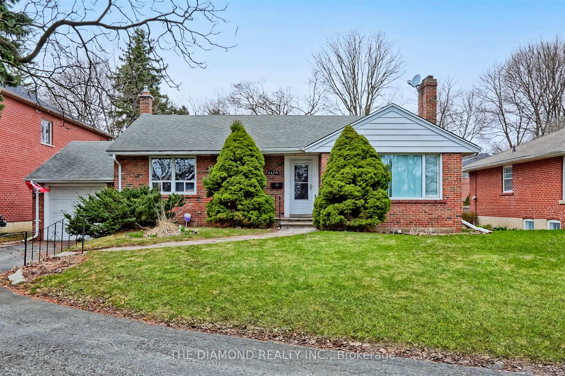 Front of 4670 Dundas Street W