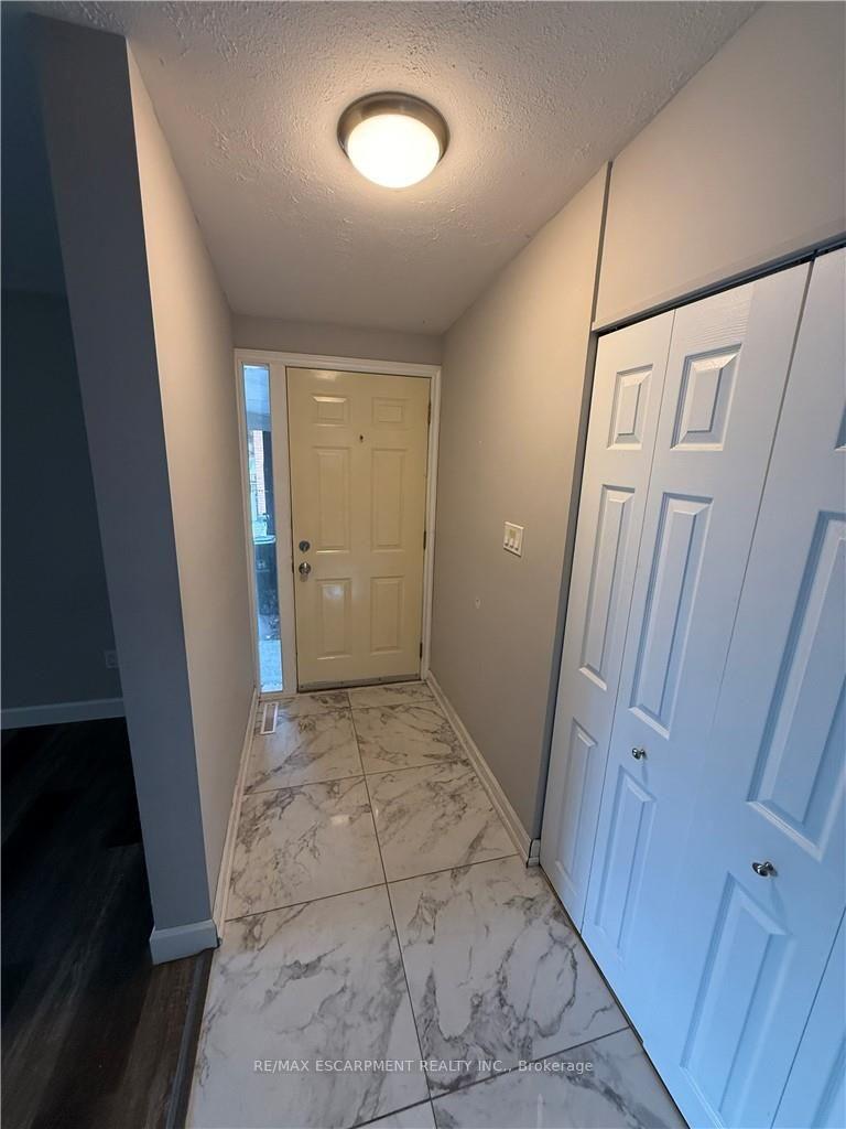 Photo 3 of Unit Upper Level, 63 Sanatorium Road, Hamilton, Westcliffe — HOMEH