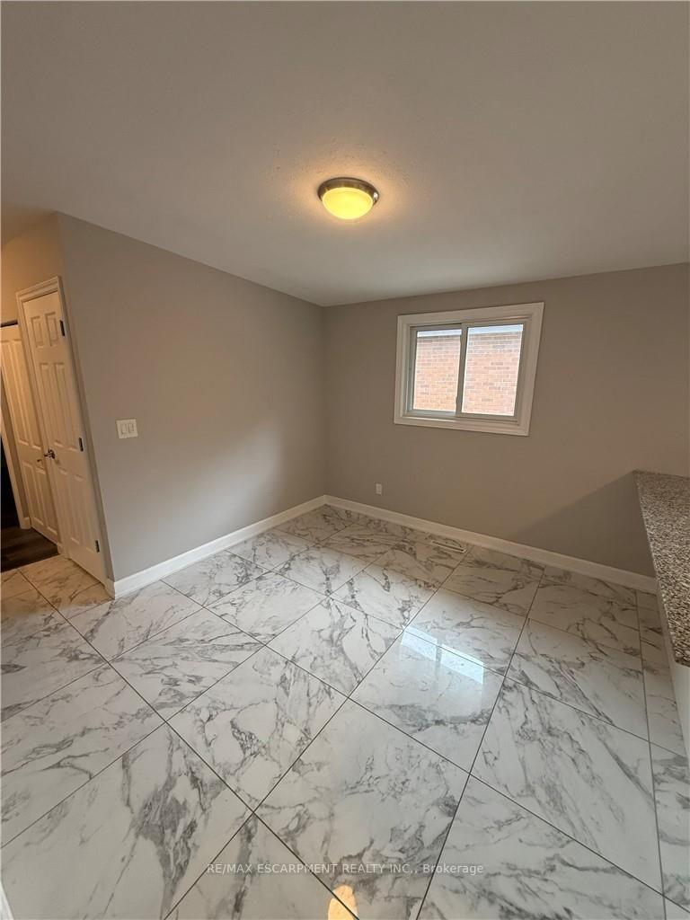 Photo 10 of Unit Upper Level, 63 Sanatorium Road, Hamilton, Westcliffe — HOMEH