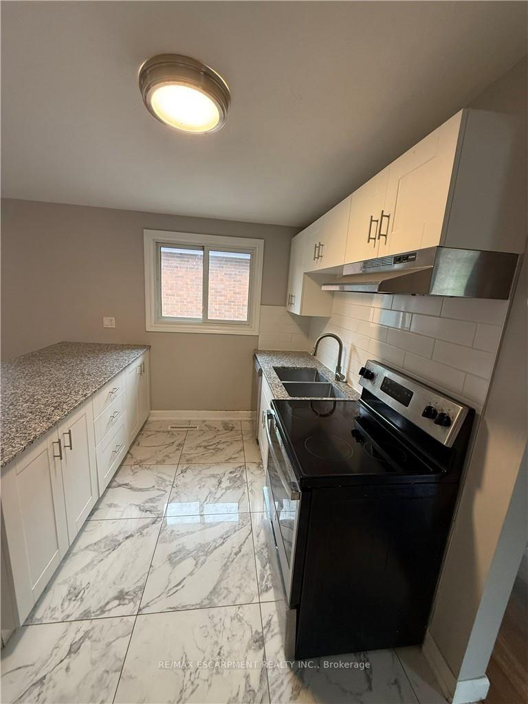 Photo 14 of Unit Upper Level, 63 Sanatorium Road, Hamilton, Westcliffe — HOMEH