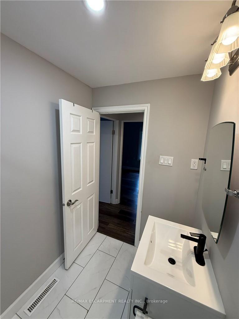 Photo 25 of Unit Upper Level, 63 Sanatorium Road, Hamilton, Westcliffe — HOMEH