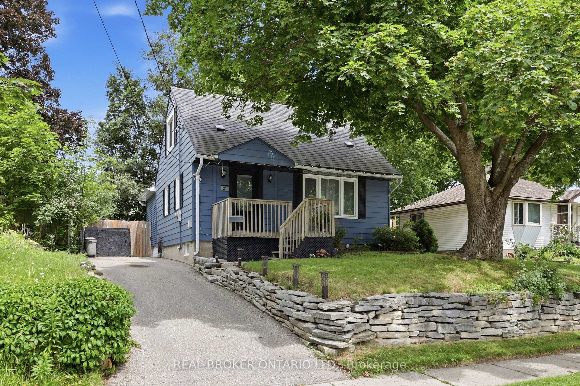 Photo 2 of 21 Ridgewood Avenue, Guelph, Junction/Onward Willow — HOMEH