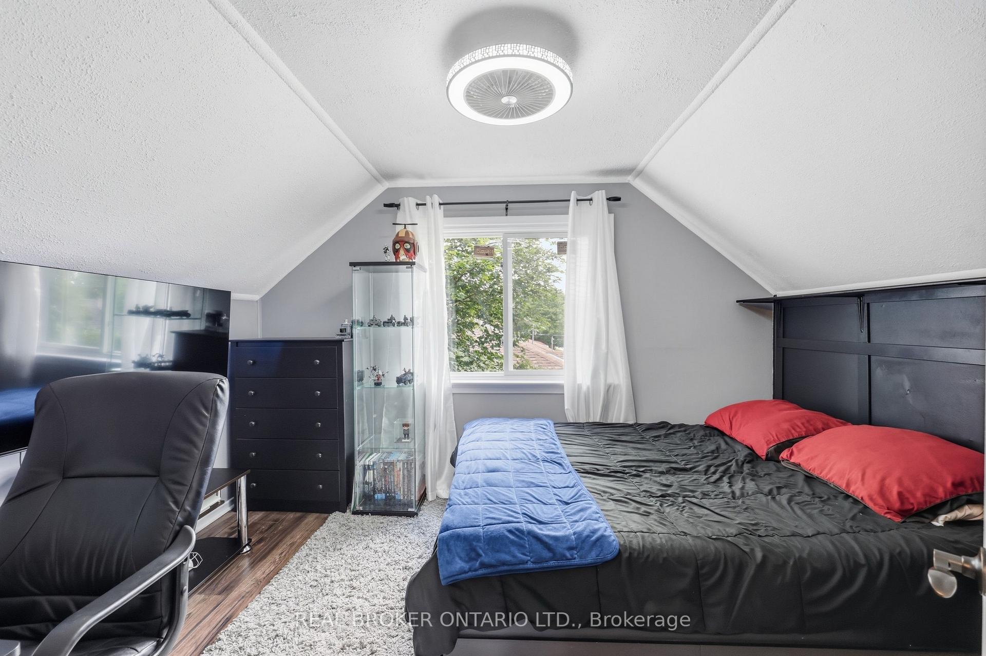 Photo 23 of 21 Ridgewood Avenue, Guelph, Junction/Onward Willow — HOMEH