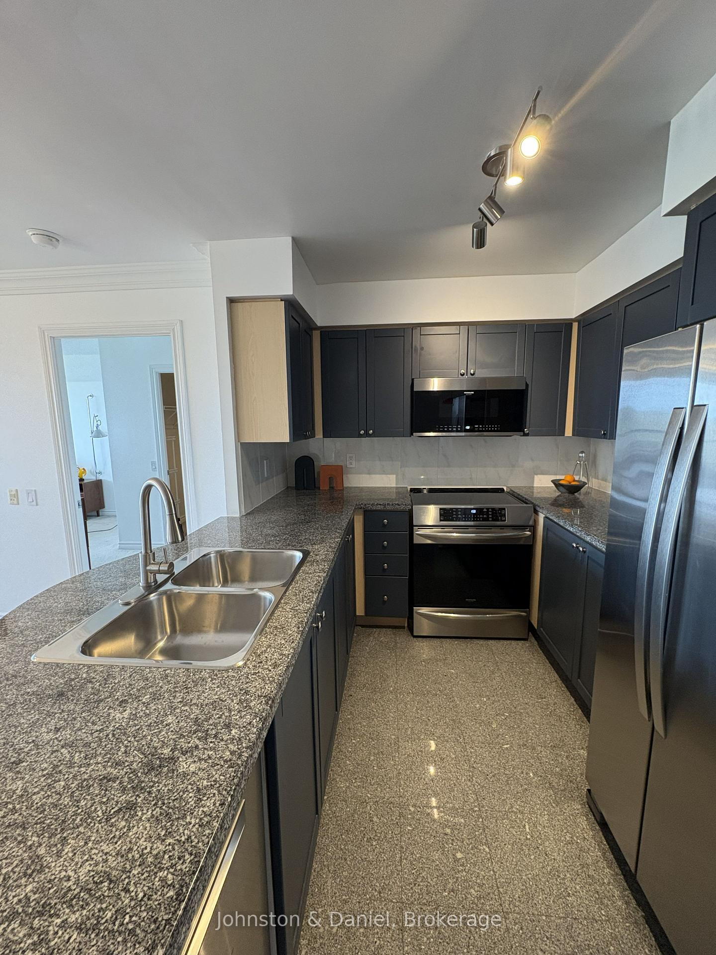 Photo 7 of Unit 1605, 388 Bloor Street E, Toronto, Rosedale-Moore Park — HOMEH