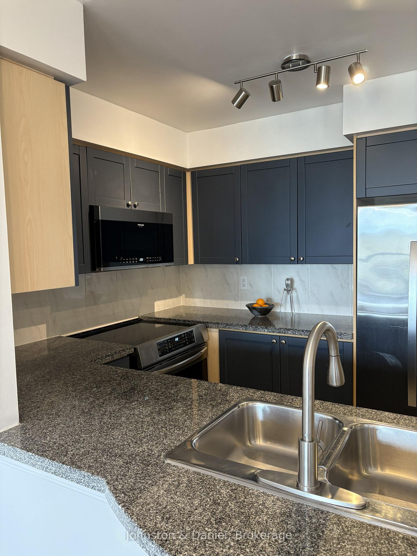Photo 9 of Unit 1605, 388 Bloor Street E, Toronto, Rosedale-Moore Park — HOMEH