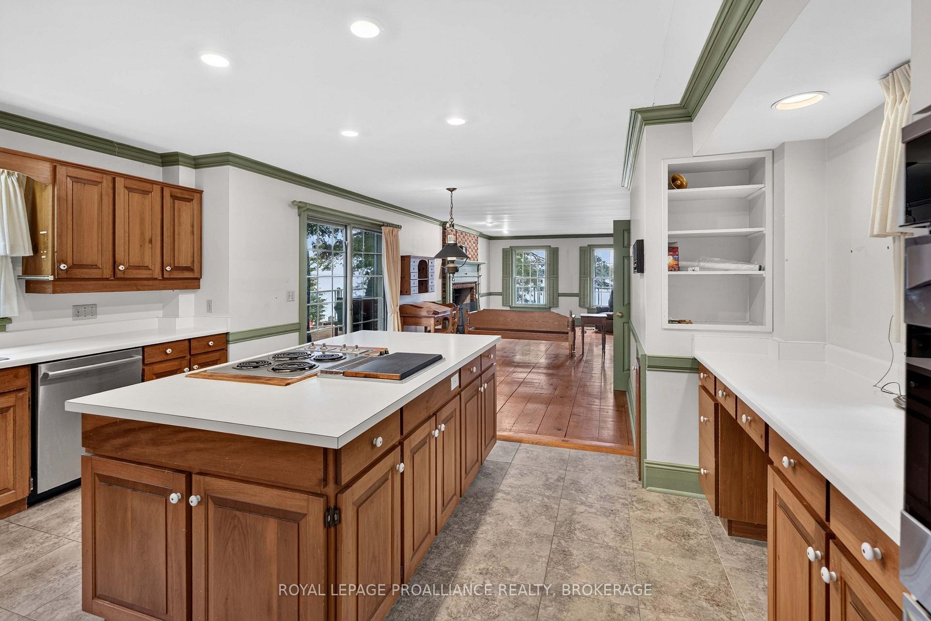Photo 16 of 110 Lakeshore Boulevard, Kingston, City SouthWest — HOMEH