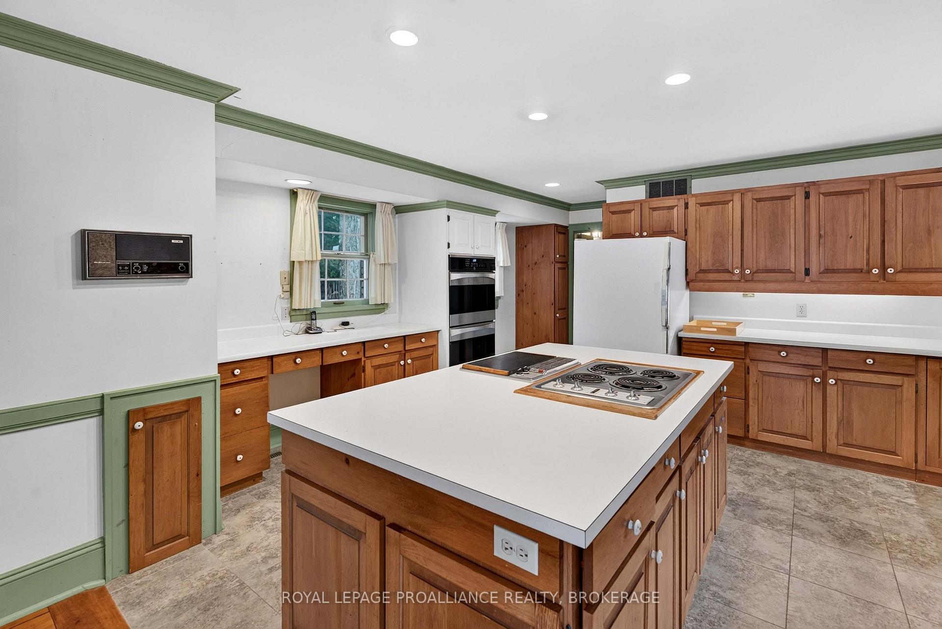 Photo 18 of 110 Lakeshore Boulevard, Kingston, City SouthWest — HOMEH