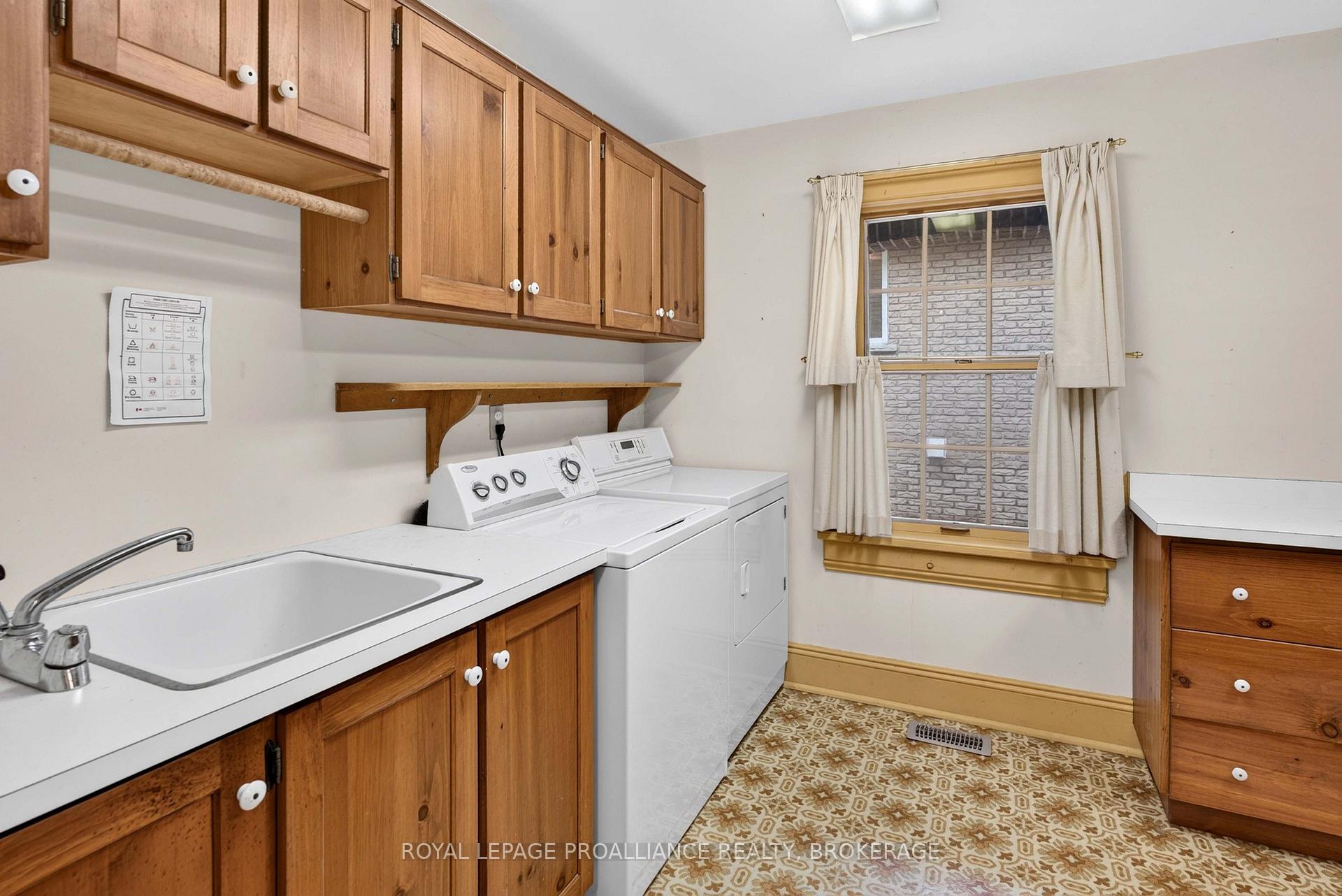 Photo 19 of 110 Lakeshore Boulevard, Kingston, City SouthWest — HOMEH